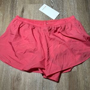 Lululemon Dolphin-Hem Mid Rise Running Short 3”
